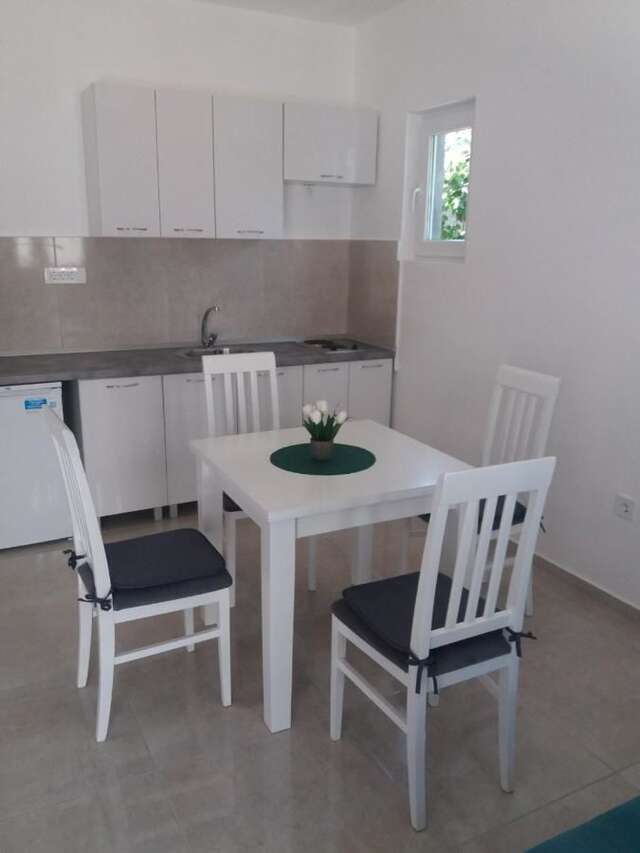 Апартаменты Apartmani Aleksandra Херцег-Нови-3