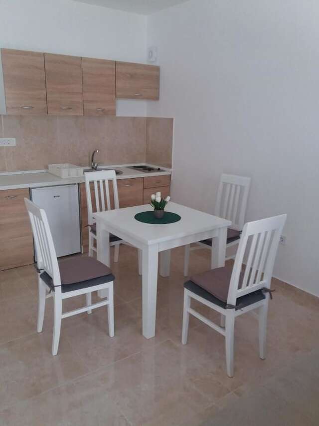 Апартаменты Apartmani Aleksandra Херцег-Нови-7